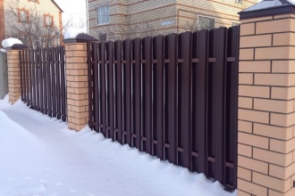 Забор из евроштакетника в шахматном порядке 30 метров фото в Загорянском