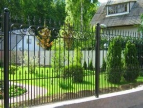Кованые заборы на ленточном фундаменте 80 метров фото в Загорянском